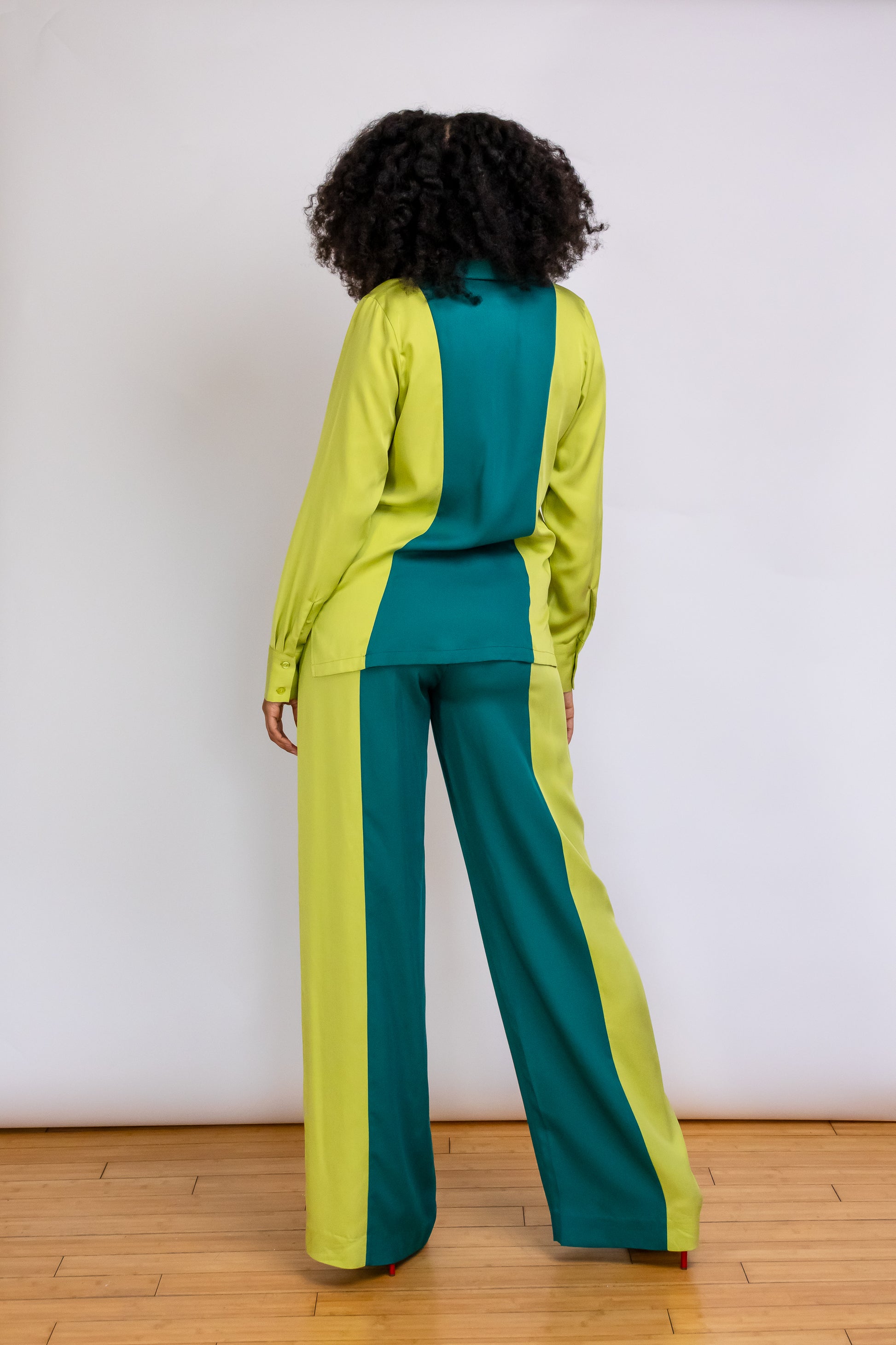 Back view of London Two-Tone Wide Leg Pants with matching London shirt.