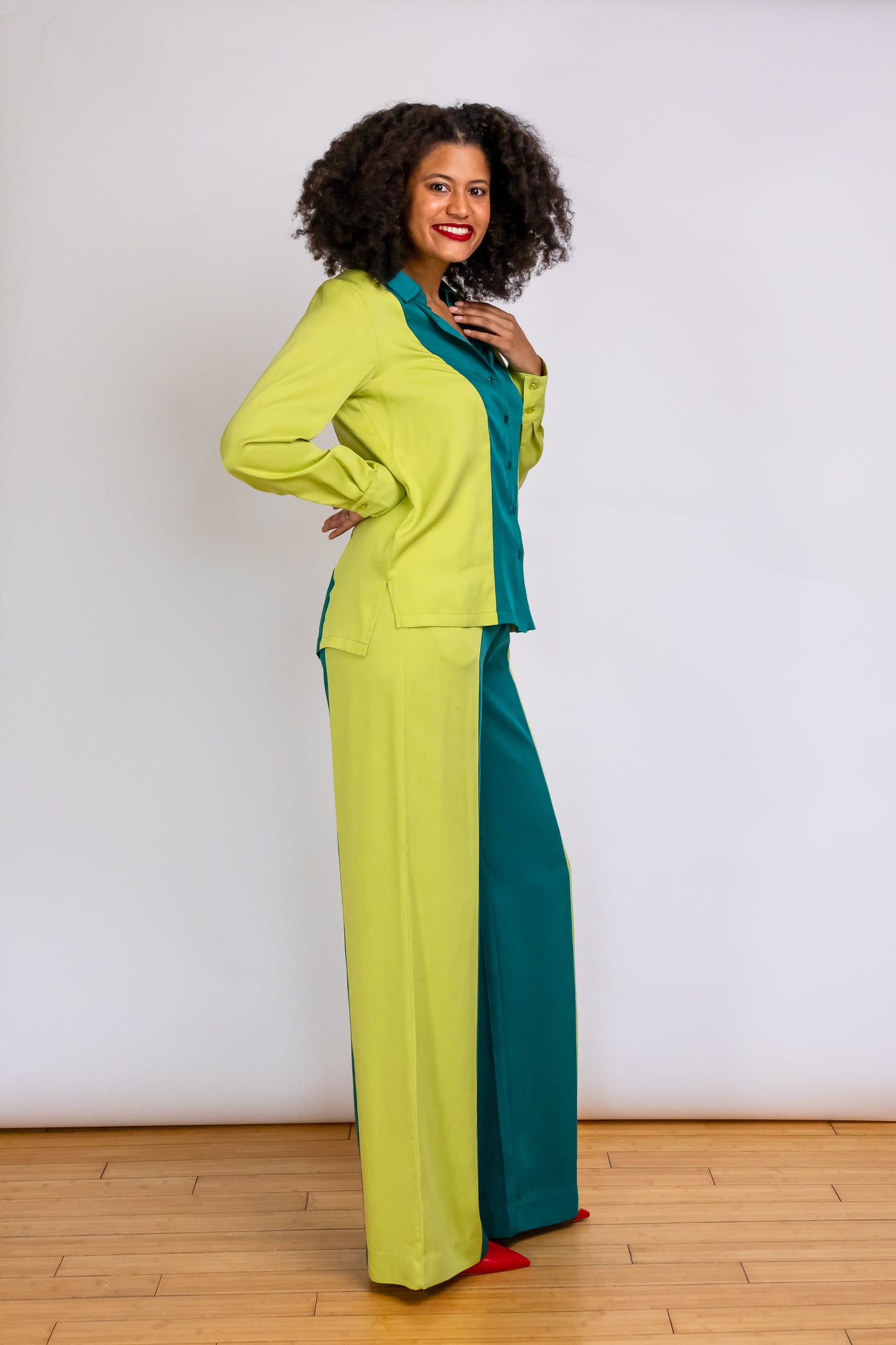 Side view of London Two-Tone Wide Leg Pants in chartreuse and jungle green.